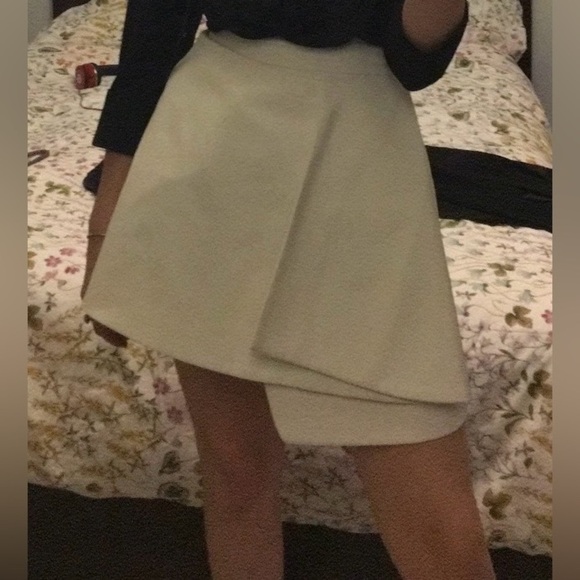 Asymmetrical White Formal Skirt - Picture 5 of 9